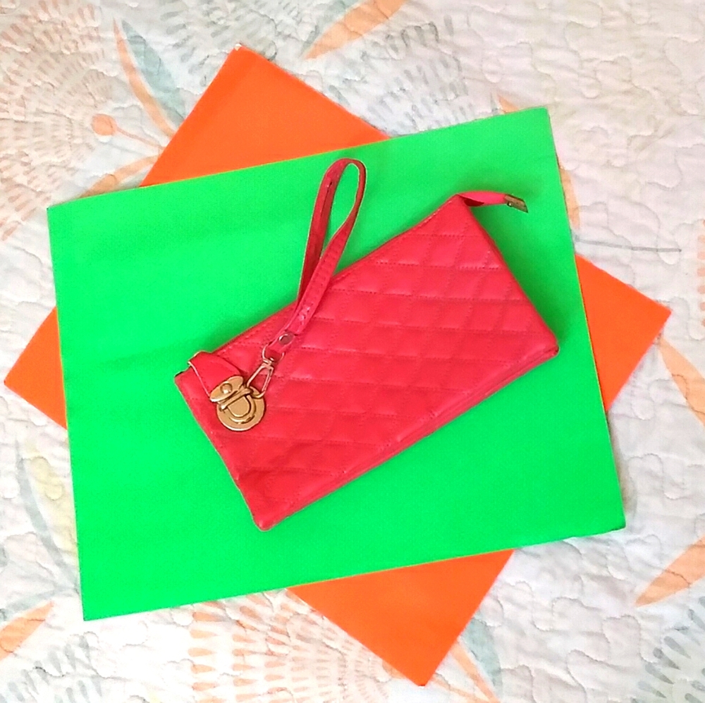 Pink, hand wrist purse with zipper and lock.
